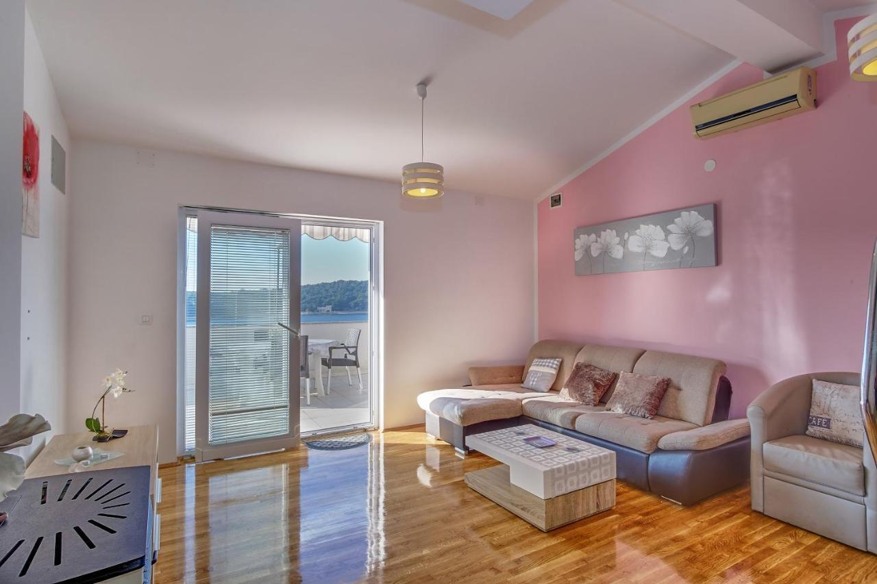 Apartments Zerjav مالي لوشينغْ المظهر الخارجي الصورة