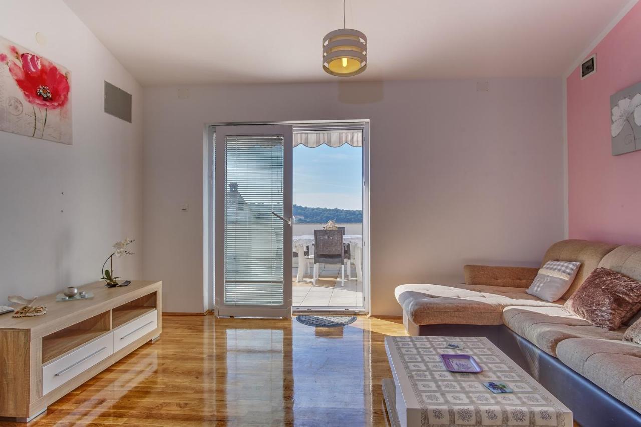 Apartments Zerjav مالي لوشينغْ المظهر الخارجي الصورة