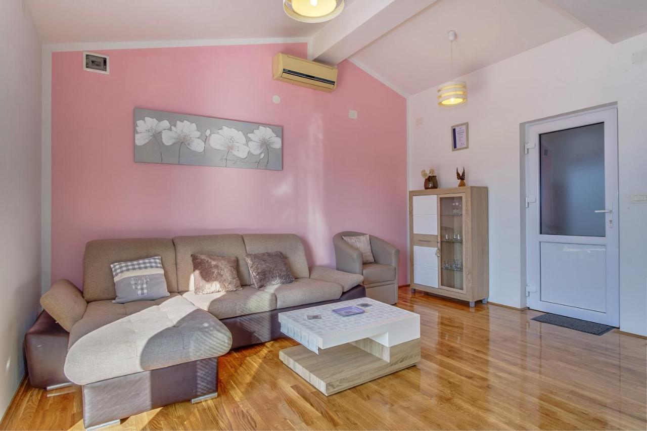 Apartments Zerjav مالي لوشينغْ المظهر الخارجي الصورة