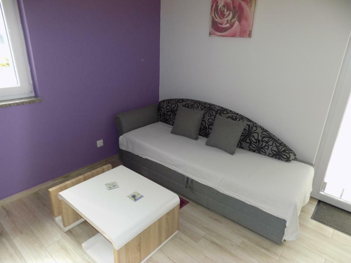 Apartments Zerjav مالي لوشينغْ المظهر الخارجي الصورة